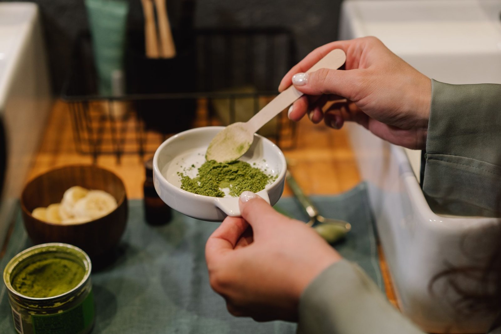 Choosing Your Green Tea Products: A Budget Tier Guide — How to Layer Green Tea Extract in Your Korean Skincare Routine